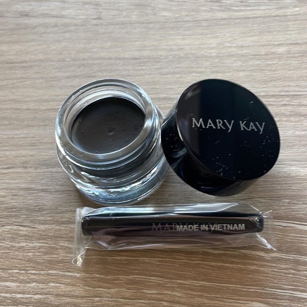 Mary Kay Gel eyeliner Jet Black ink  .15oz NEW!!